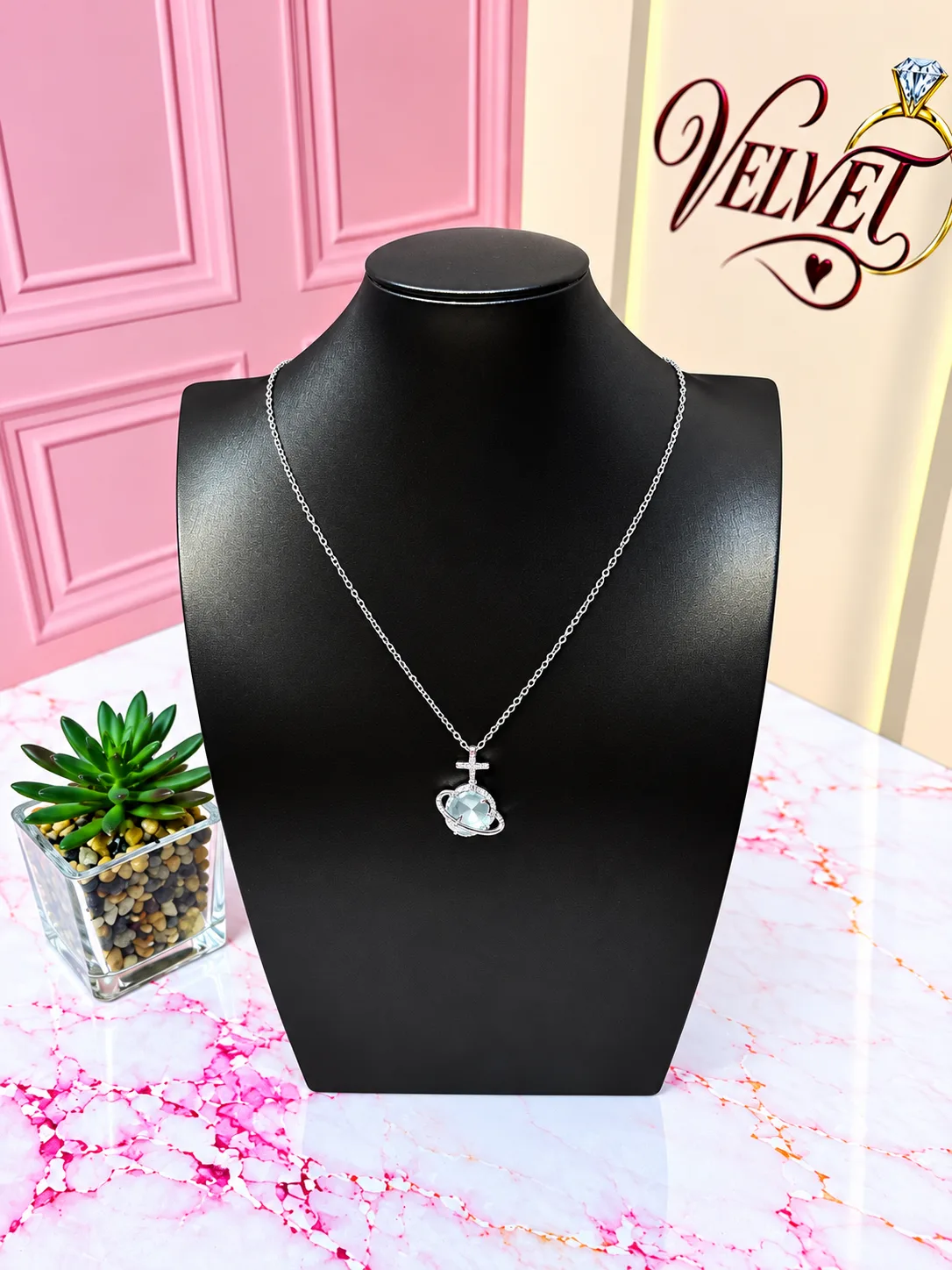 Collar Planeta con Cruz Plateado