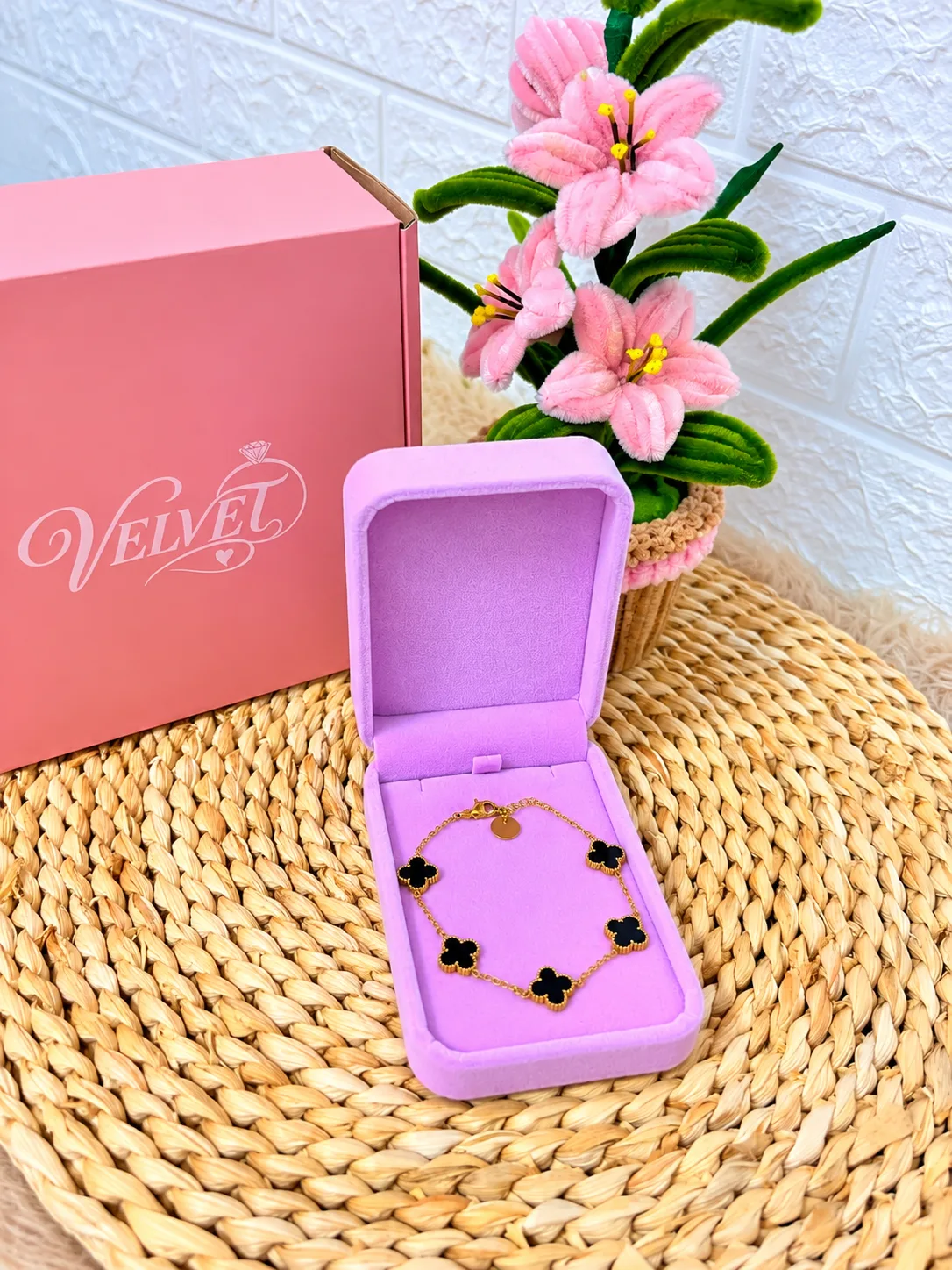 Pulsera Tréboles Negros Dorada